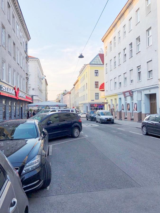 "Be My Guest" Near Metro Station! Apartman Bécs Kültér fotó
